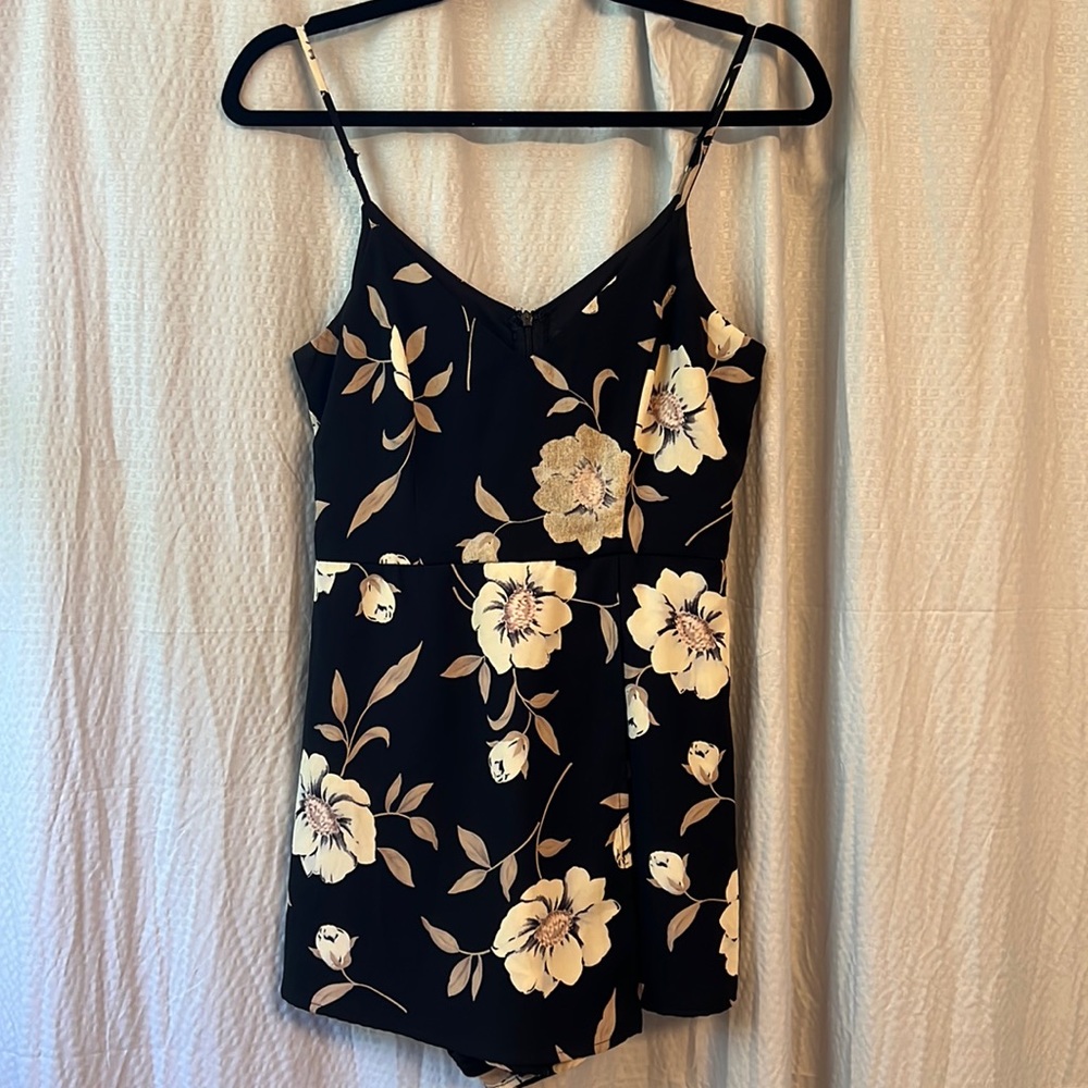 Lulus floral dress skort
